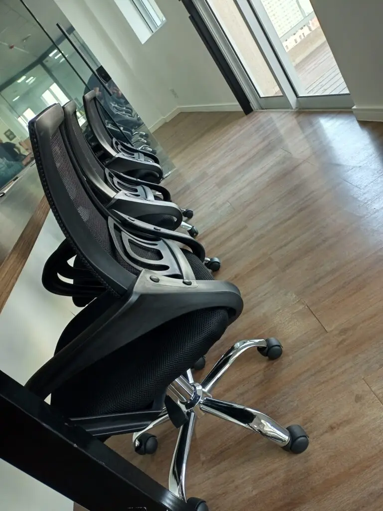 montagem de cadeiras office com qualidade e segurança